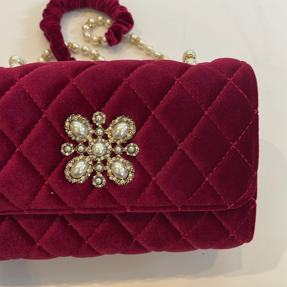 Sondra Roberts Elegant Velvet Clutch with Pearl Detailing Crossbody Bag - Picture 2 of 5